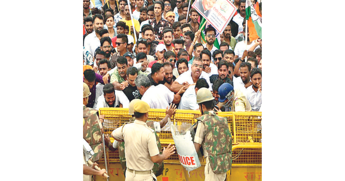 Kota: Police use water cannons on protesting Congress leaders